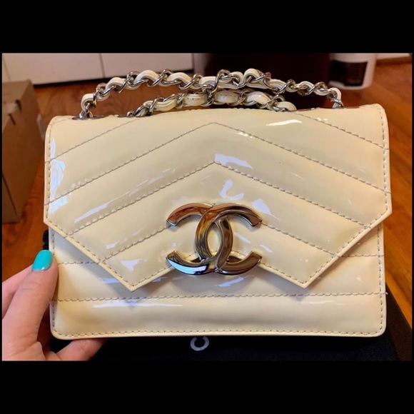 Chanel Mini Rectangular LE Creme Patent Leather - Picture 6 of 8